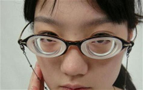 3000度超高度近視女孩(3000度近視女孩)