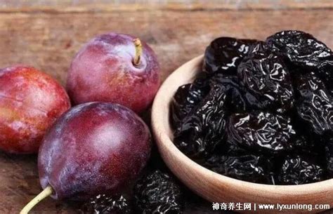 西梅一次最多吃幾個合適,一天5個為宜(吃太多肯定會拉肚子)