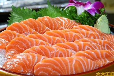 三文魚的熱量多少大卡,可食用部分139大卡/100克(同比肉類食物